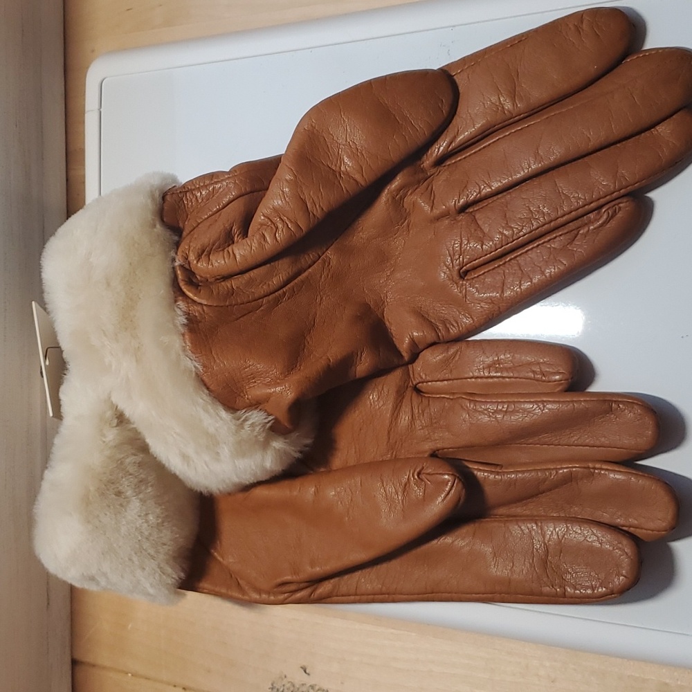 UGG AUSTRALIA NIB Leather Shortie Gloves - Picture 6 of 7